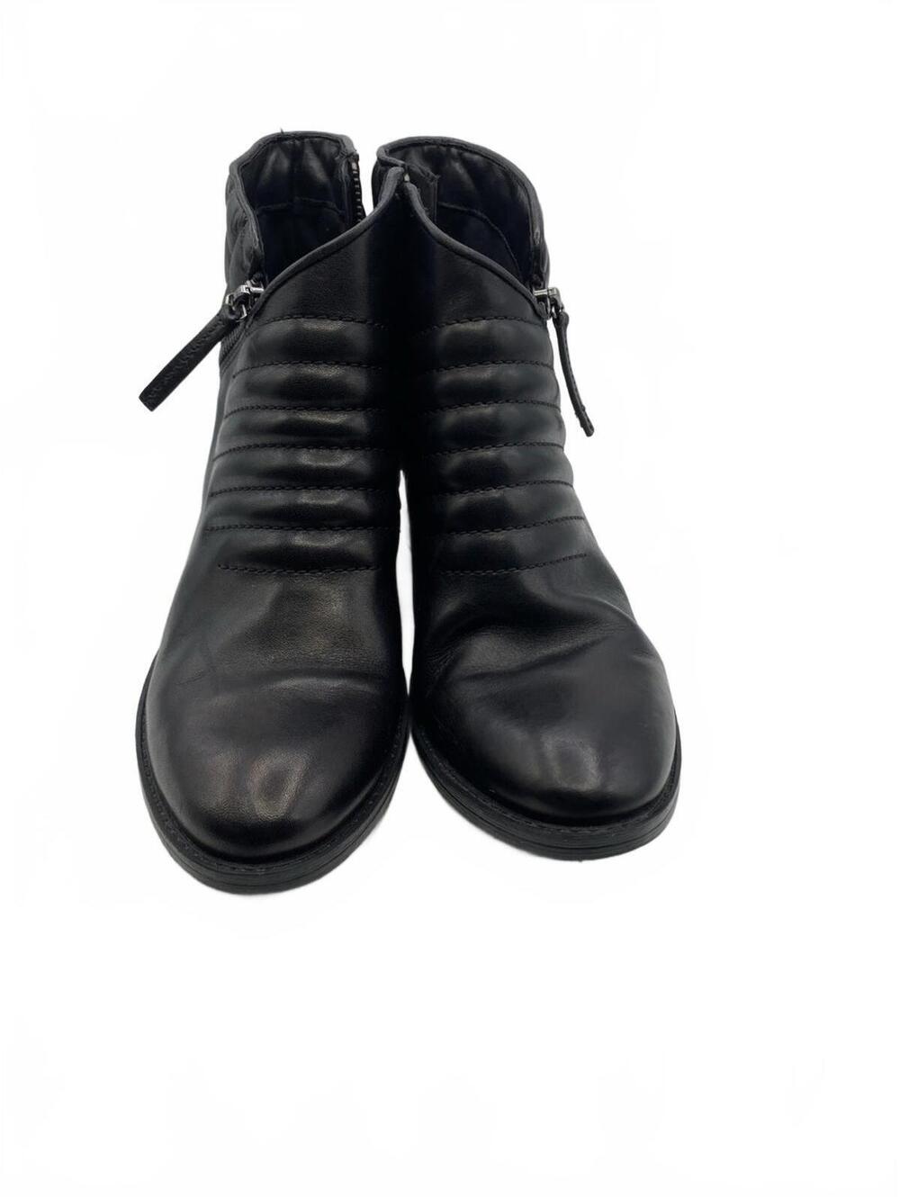 CLARKS  Women Black Leather Boot Bootie 8 M Zipper Movie Retro  Dress